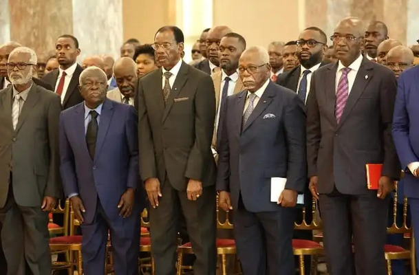 104 partis politiques